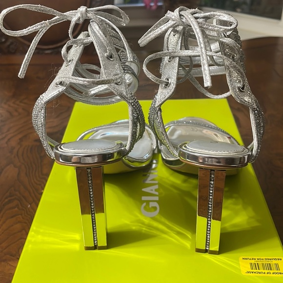 Gianni Bini Alessie Beautiful Silver Stilettos Size 6.5-Fit Like 7’s-Great Shape - Picture 3 of 4